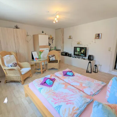 Flussblickwohnung Mit Terrasse, Pool, Garten&sauna - Zi2 Apartment